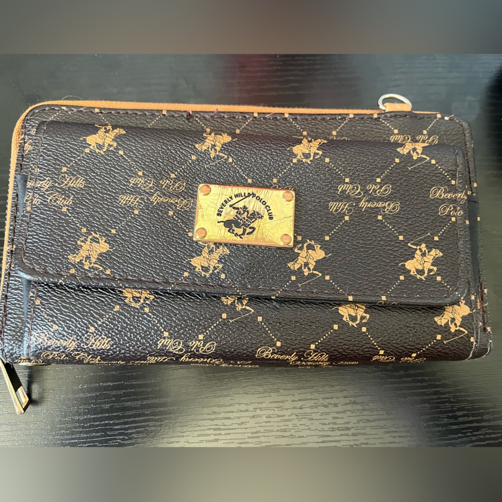 Beverly Hills polo club wristlet wallet